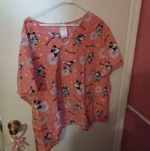 Women's Plus Size Disney Minnie Mouse Scrub Top